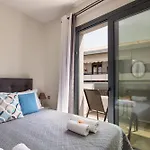 Nick&helen Apartment *