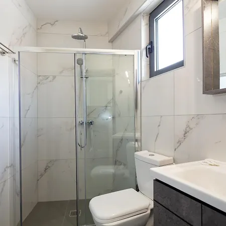 Nick And Helen Apartman