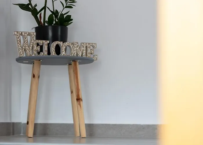 Nick And Helen Apartment *