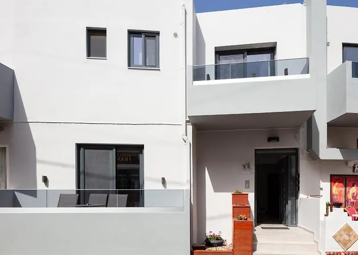 Nick And Helen Rethymno